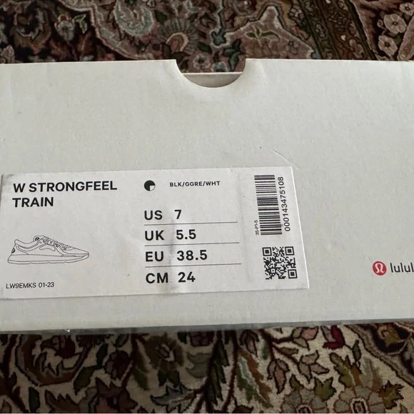 Lululemon Athletica Black Athletic Shoes Sleek Design - Picture 4 of 13